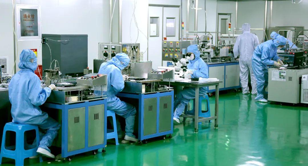 时政要闻聚焦 电子器件制造业迎来政策利好与国际竞争新局